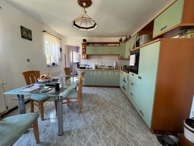 Kamena vila na moru, Umag