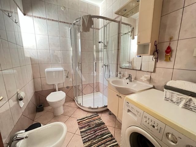 Kamena vila na moru, Umag