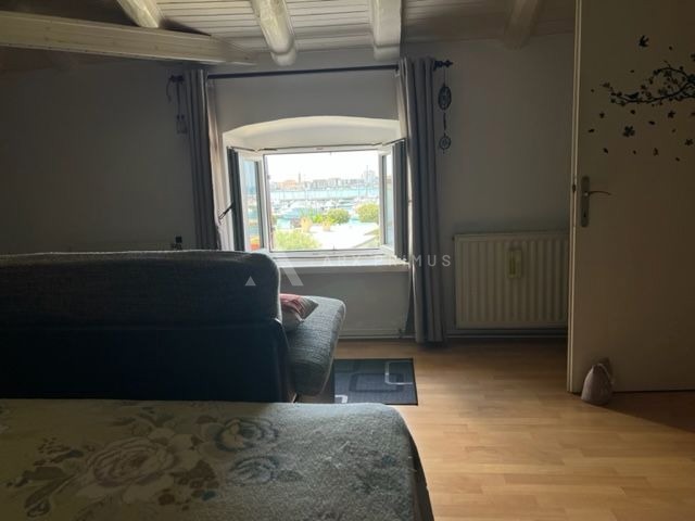 Kamena vila na moru, Umag