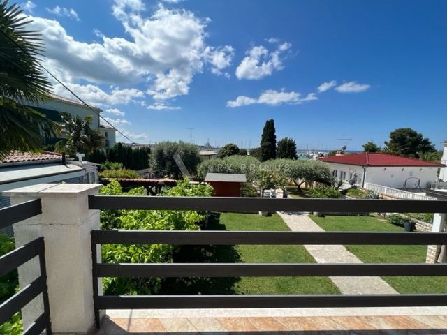 Kamena vila na moru, Umag