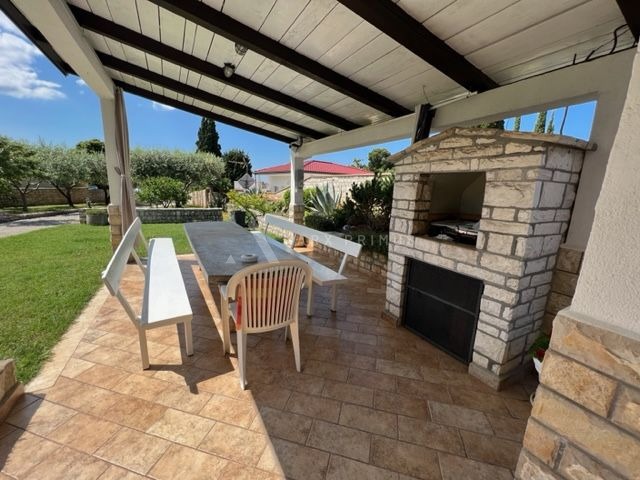 Kamena vila na moru, Umag