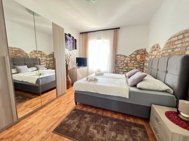 Kamena vila na moru, Umag