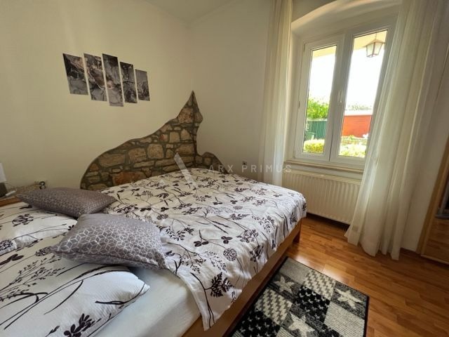 Kamena vila na moru, Umag