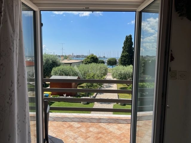 Kamena vila na moru, Umag