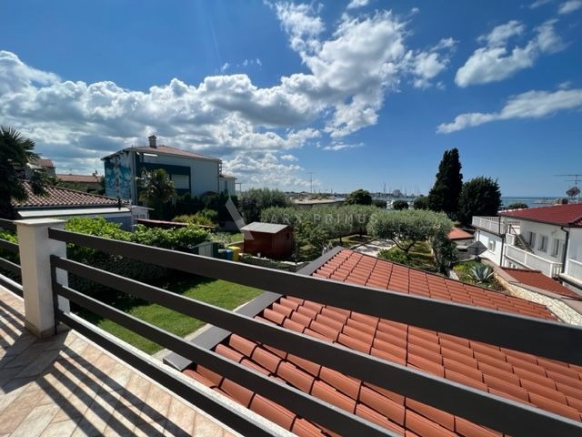 Kamena vila na moru, Umag