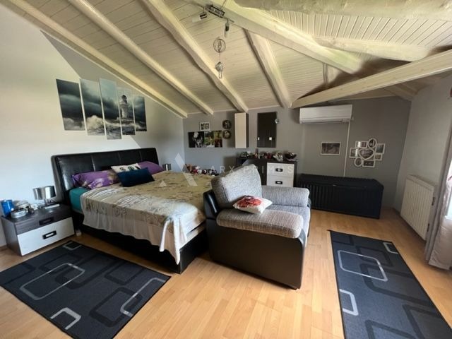 Kamena vila na moru, Umag