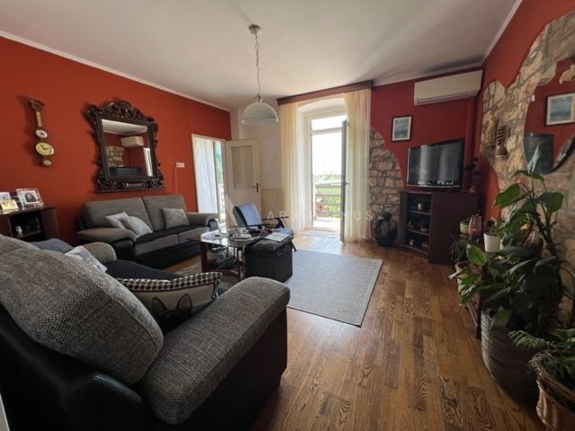 Kamena vila na moru, Umag