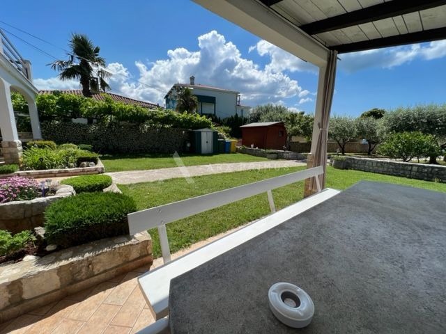 Kamena vila na moru, Umag