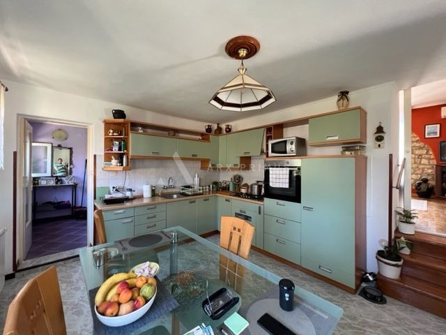 Kamena vila na moru, Umag