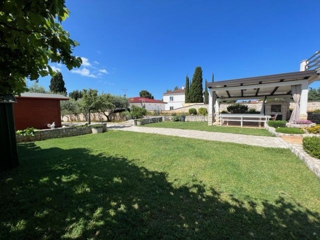 Kamena vila na moru, Umag