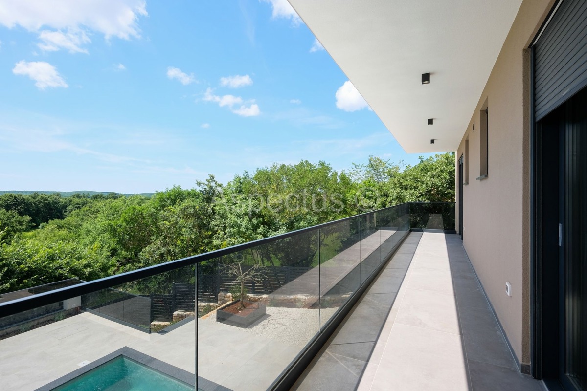 Nova kuća s bazenom, namještena i useljiva, Svetvinčenat