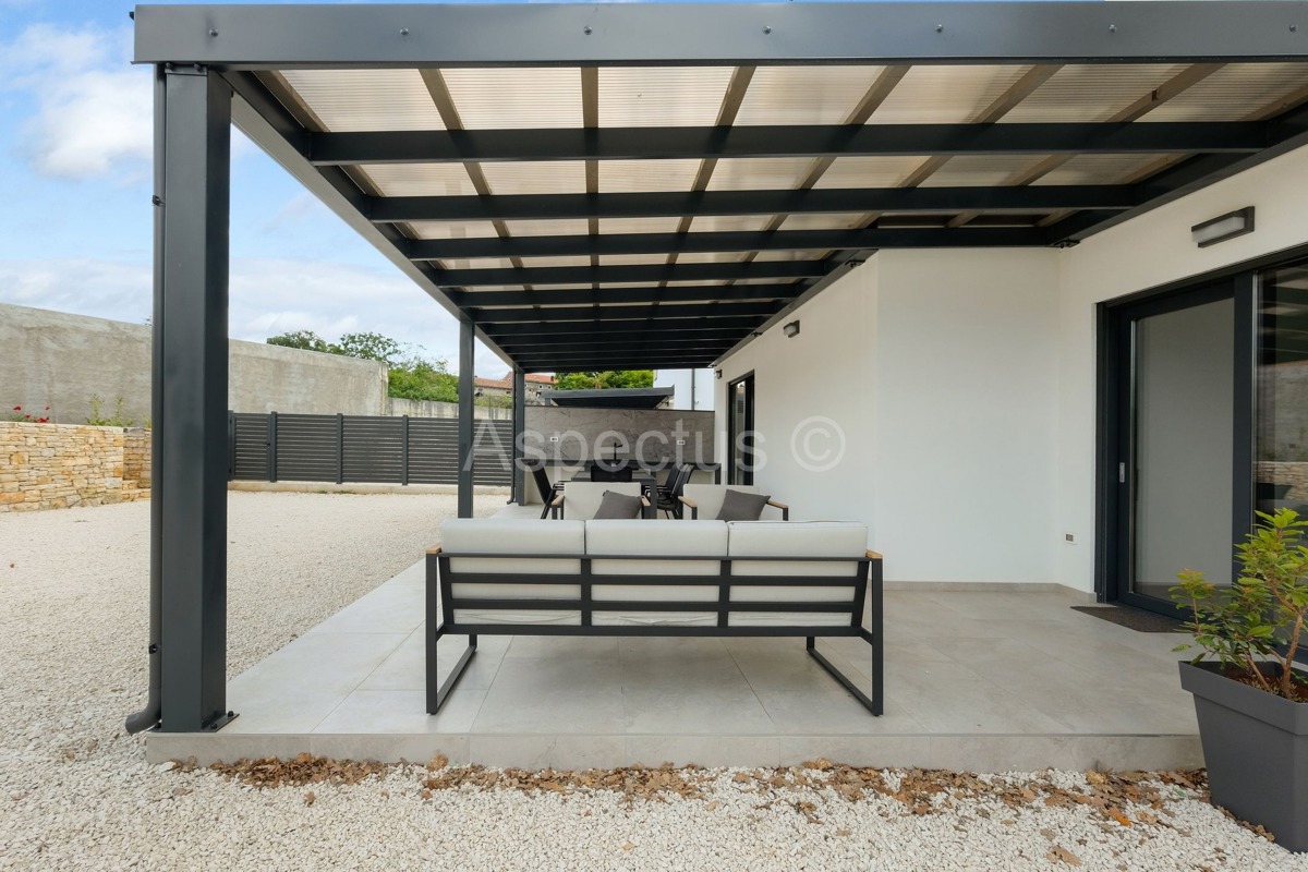 Nova kuća s bazenom, namještena i useljiva, Svetvinčenat