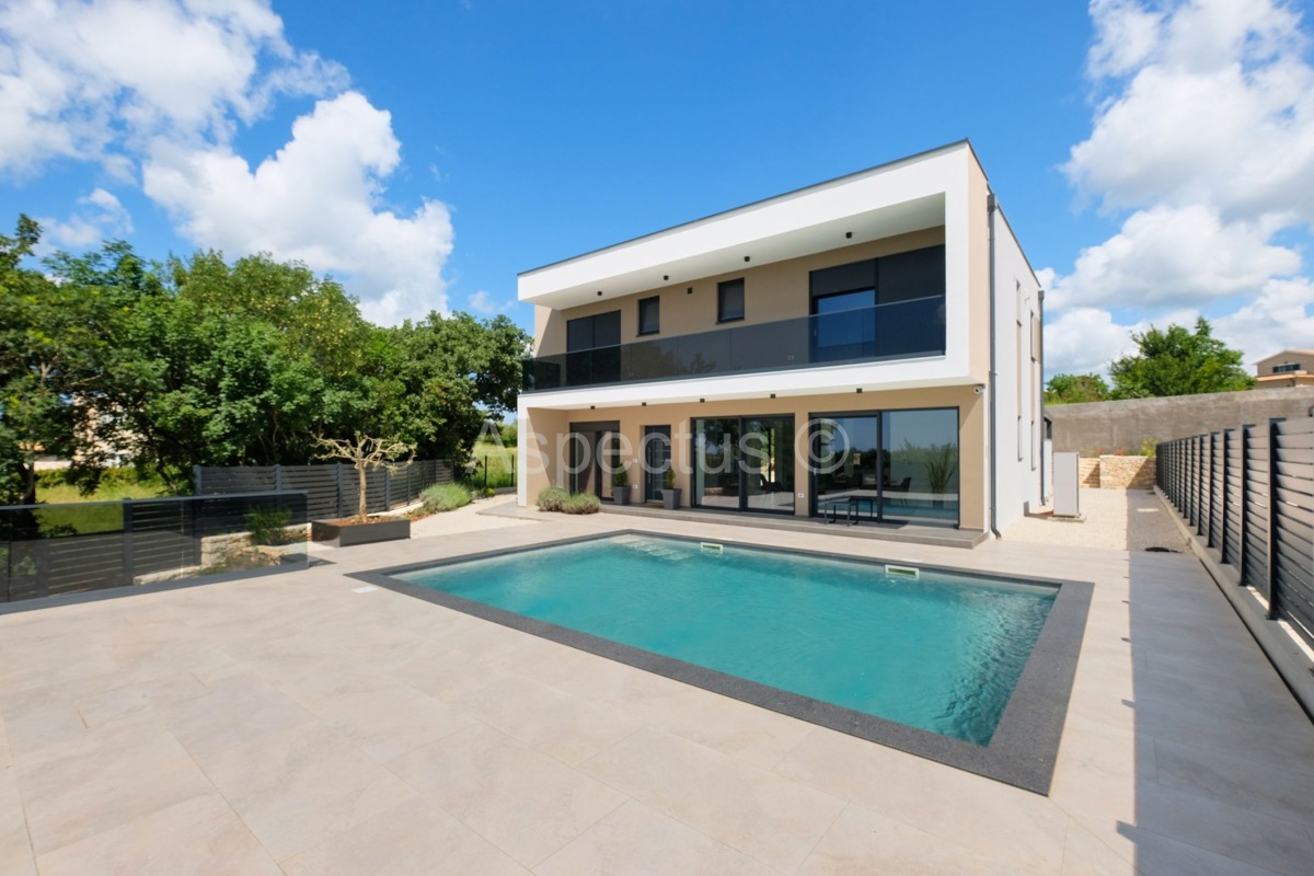 Nova kuća s bazenom, namještena i useljiva, Svetvinčenat