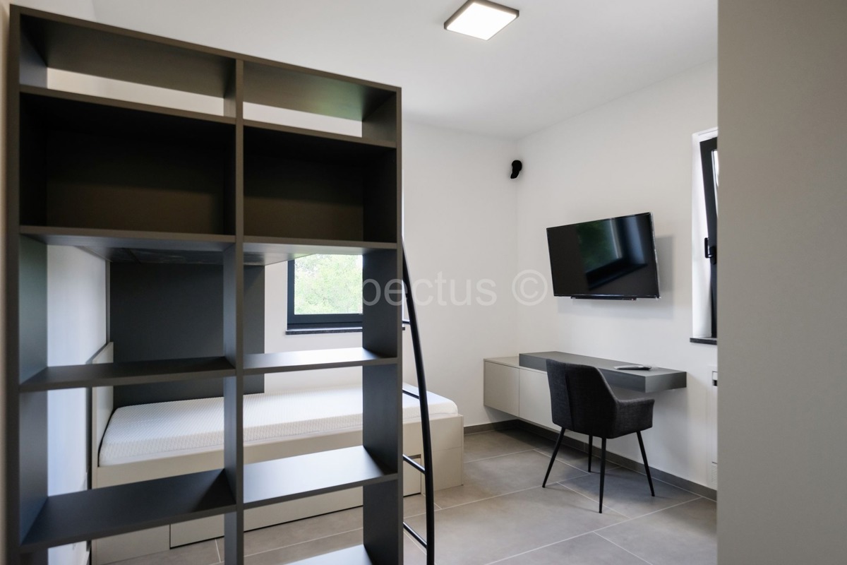 Nova kuća s bazenom, namještena i useljiva, Svetvinčenat