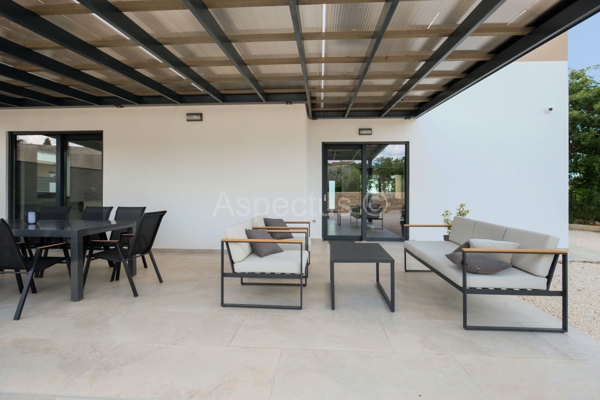 Nova kuća s bazenom, namještena i useljiva, Svetvinčenat