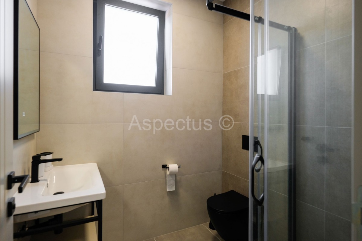 Nova kuća s bazenom, namještena i useljiva, Svetvinčenat