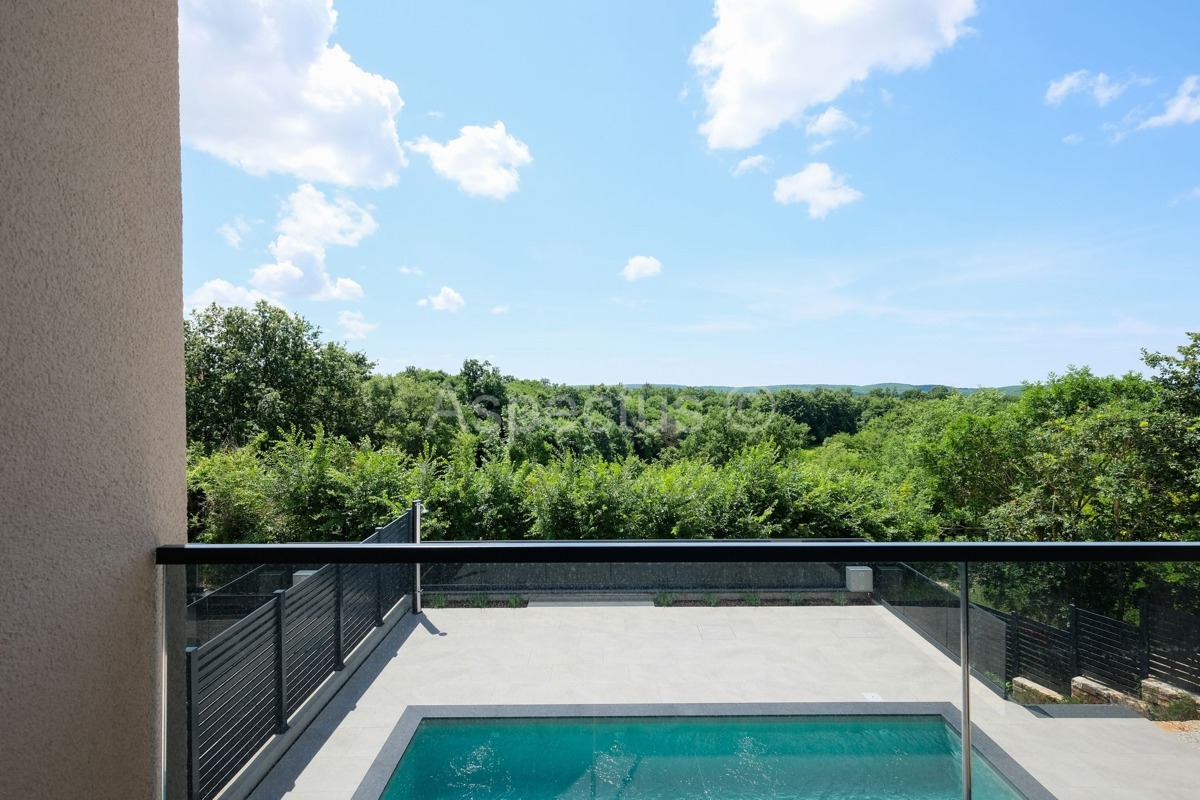 Nova kuća s bazenom, namještena i useljiva, Svetvinčenat