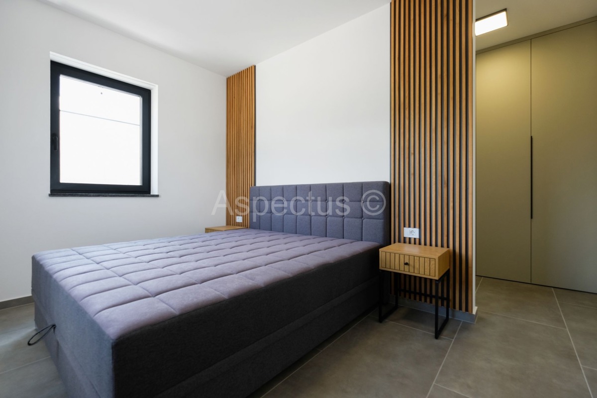 Nova kuća s bazenom, namještena i useljiva, Svetvinčenat