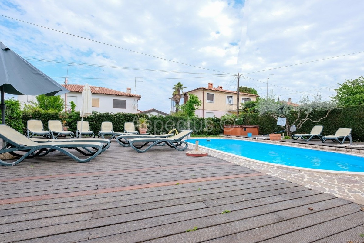 Palazzina, 12 appartamenti, vicino alla spiaggia, Umago