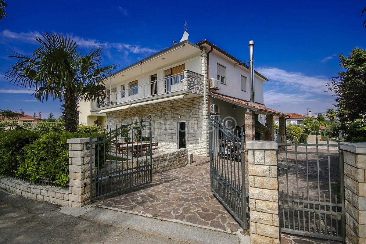 Palazzina, 12 appartamenti, vicino alla spiaggia, Umago