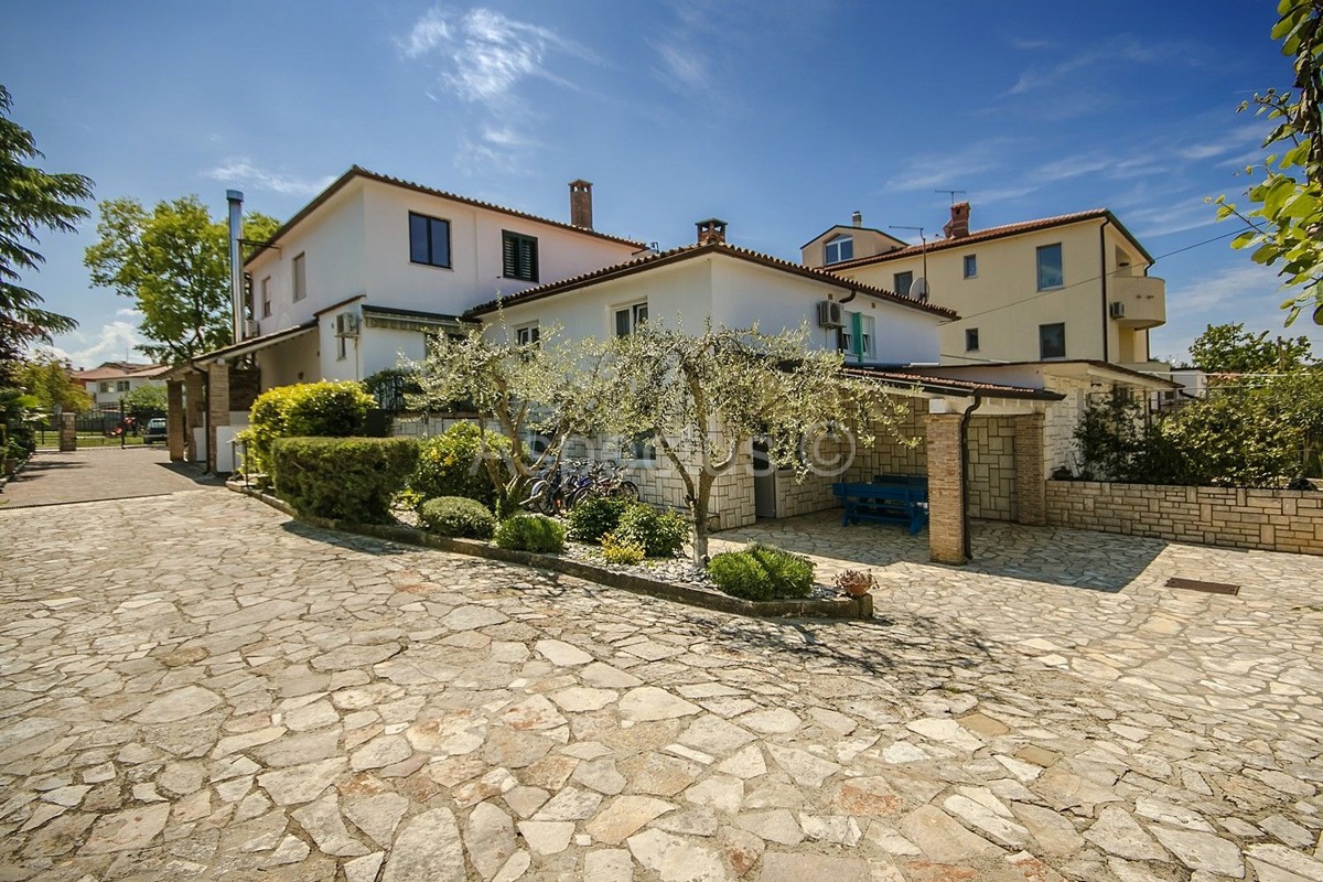 Palazzina, 12 appartamenti, vicino alla spiaggia, Umago