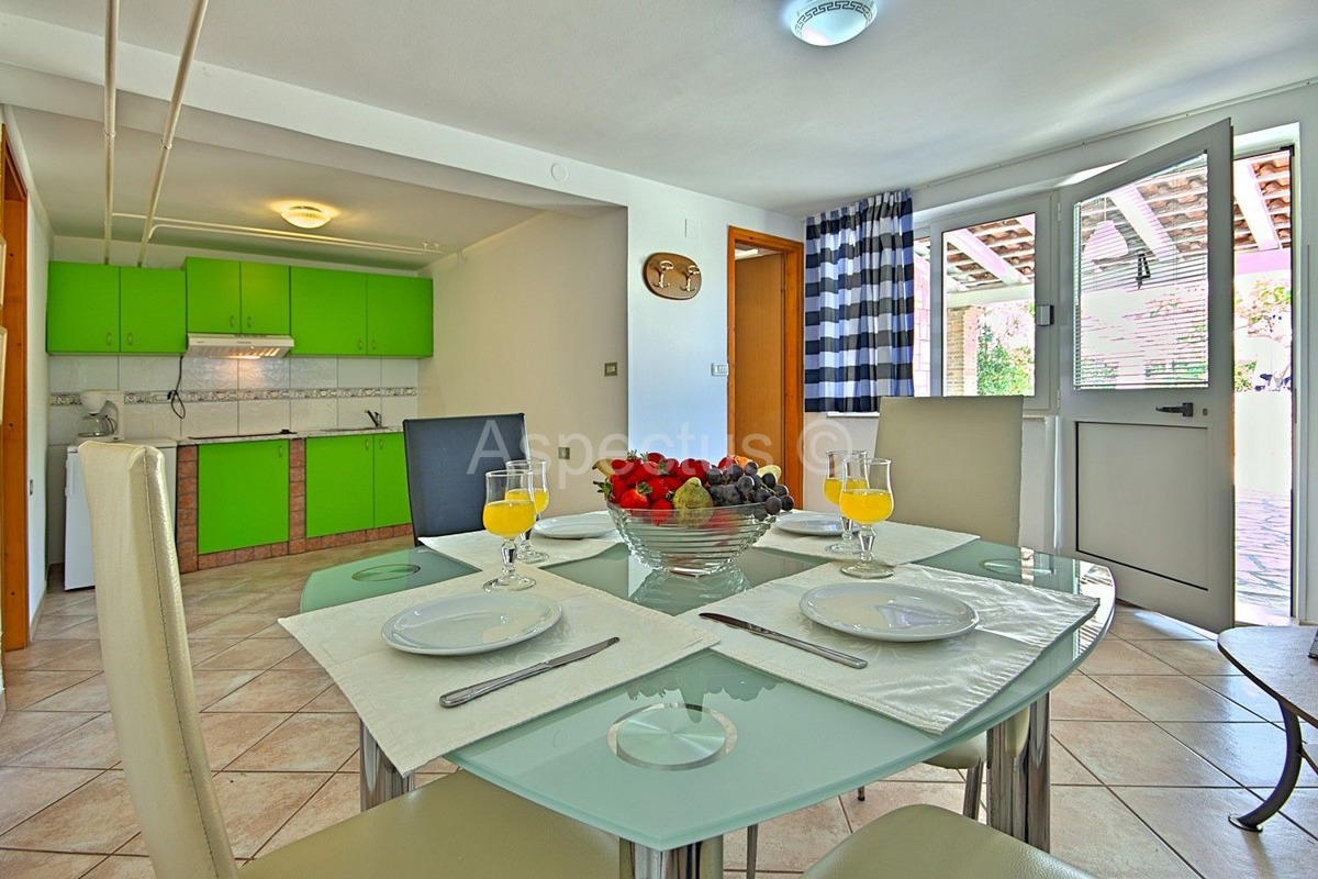 Palazzina, 12 appartamenti, vicino alla spiaggia, Umago