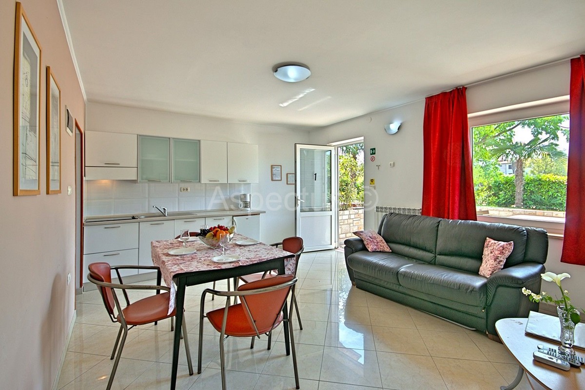 Palazzina, 12 appartamenti, vicino alla spiaggia, Umago