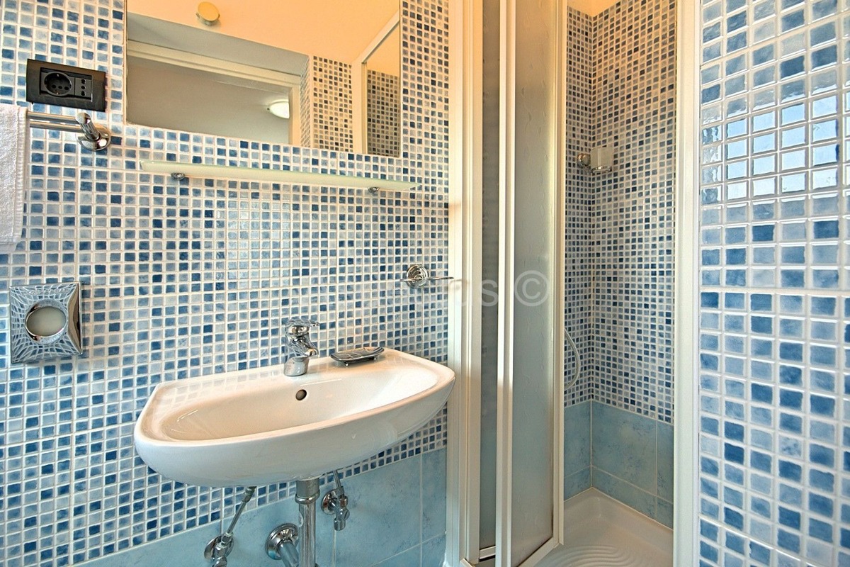 Palazzina, 12 appartamenti, vicino alla spiaggia, Umago