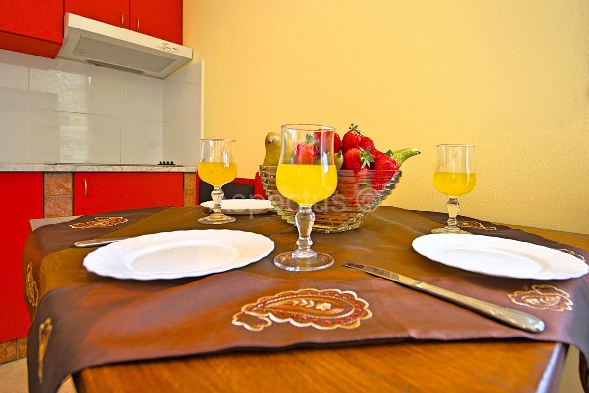 Palazzina, 12 appartamenti, vicino alla spiaggia, Umago