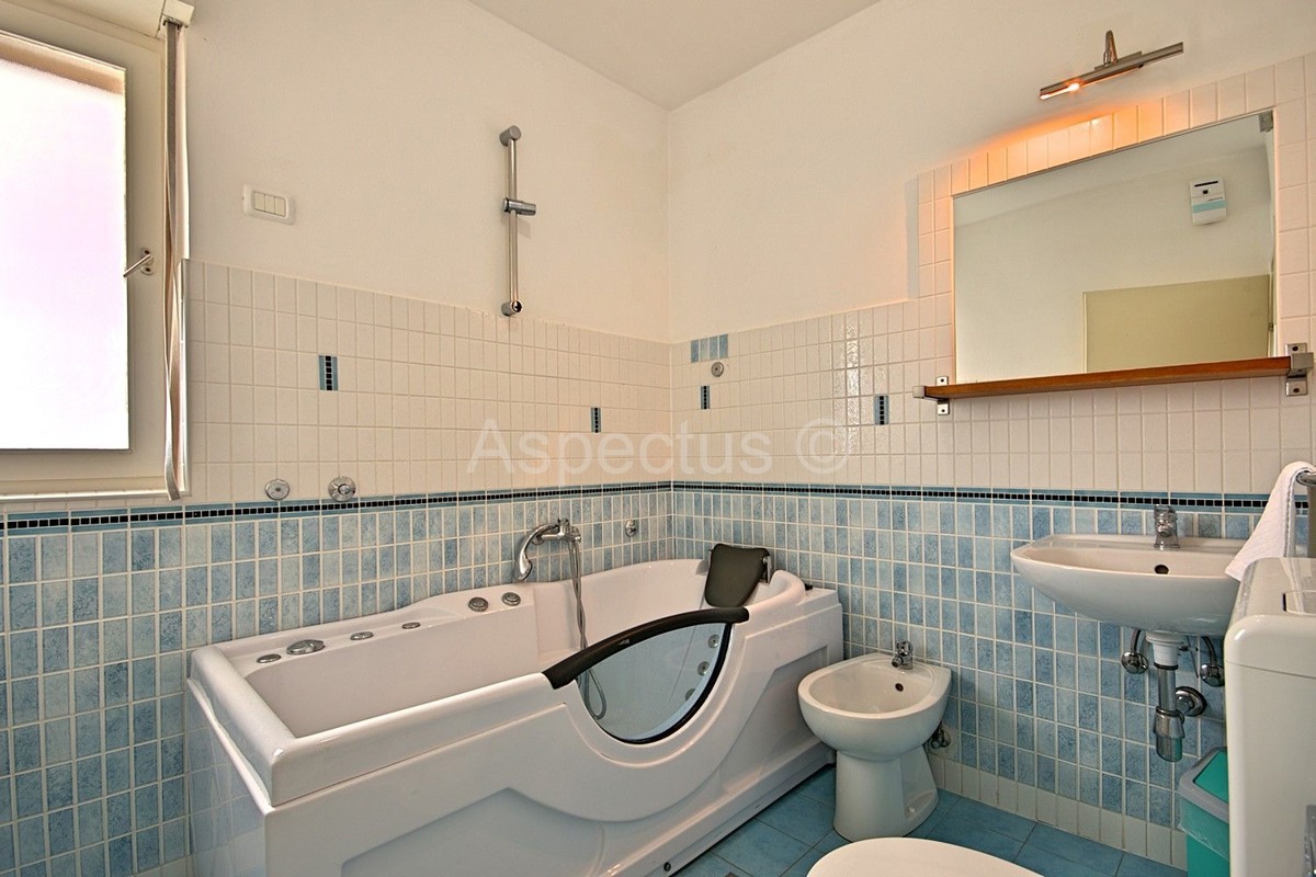 Palazzina, 12 appartamenti, vicino alla spiaggia, Umago