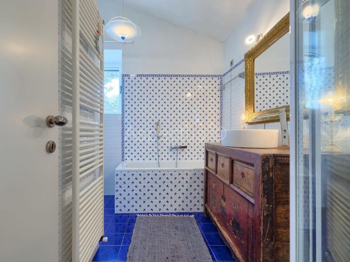 Kamena kuća sa bazenom nadomak plaže, Umag