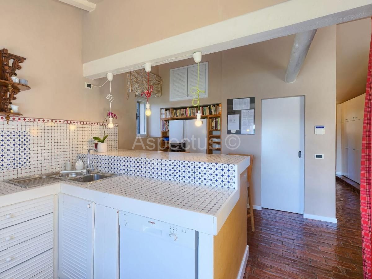 Kamena kuća sa bazenom nadomak plaže, Umag