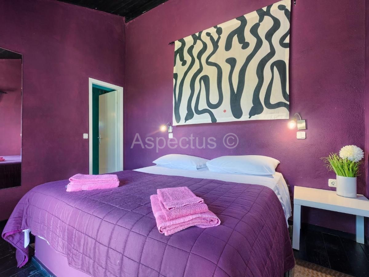 Kamena kuća sa bazenom nadomak plaže, Umag