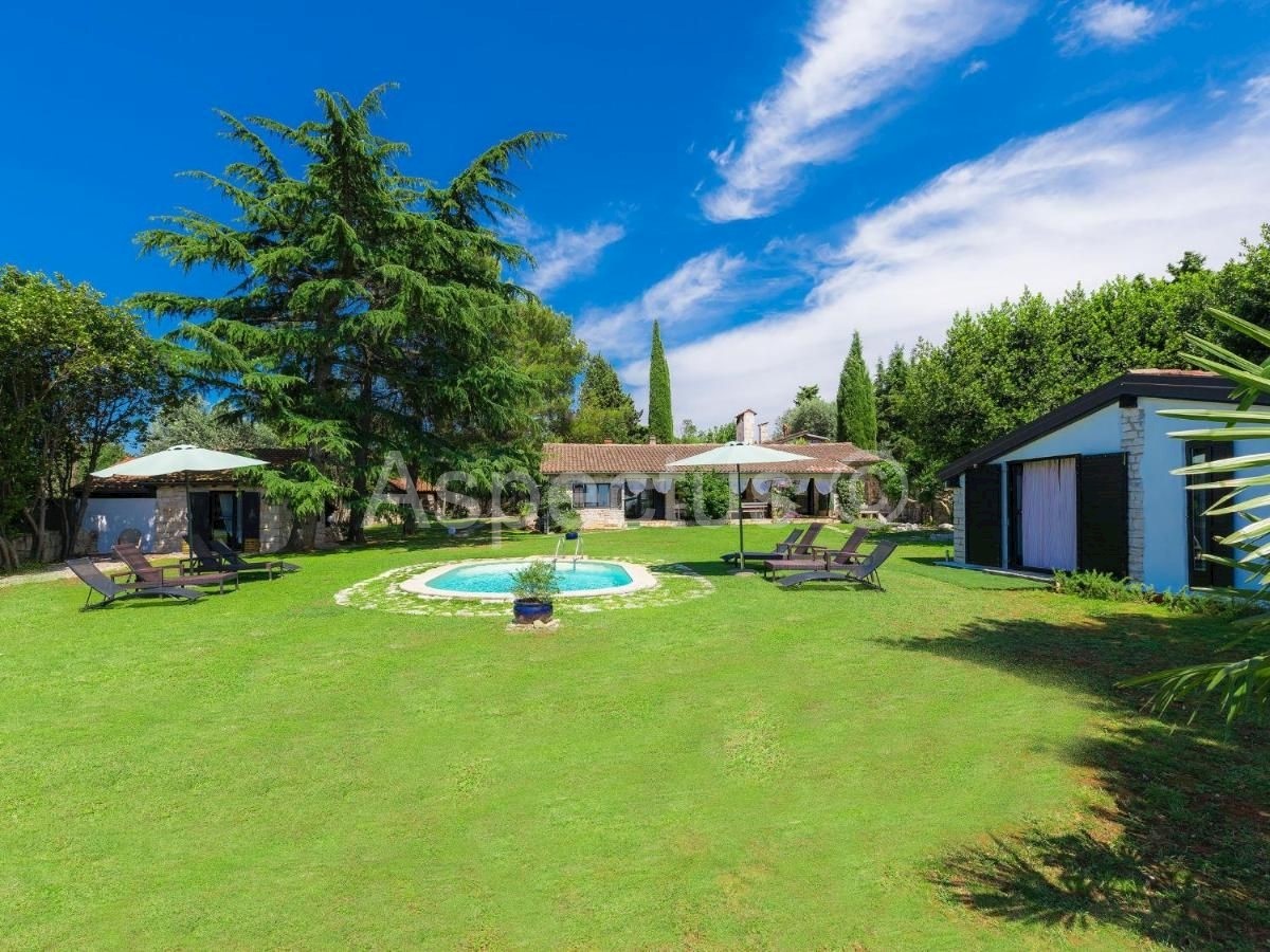 Casa in pietra con piscina vicino alla spiaggia, Umago