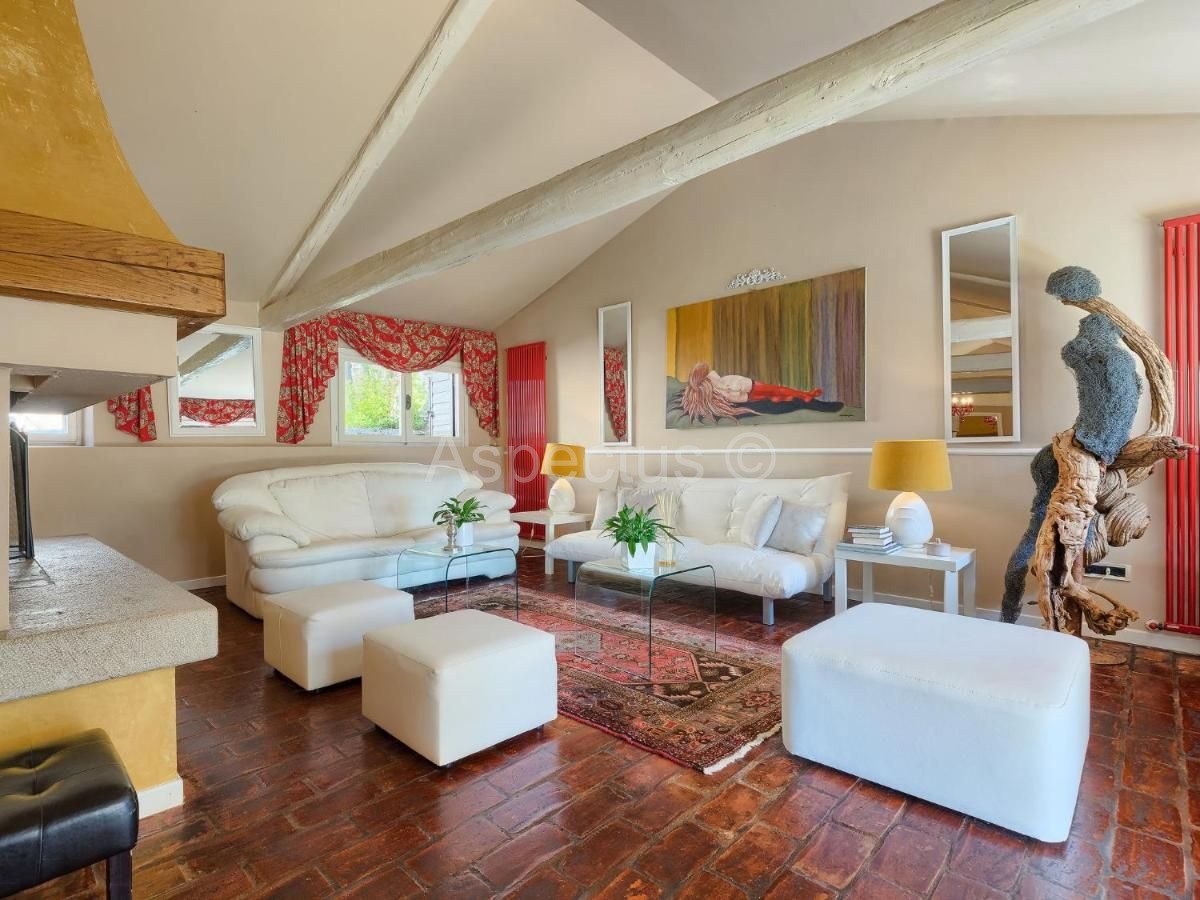 Kamena kuća sa bazenom nadomak plaže, Umag