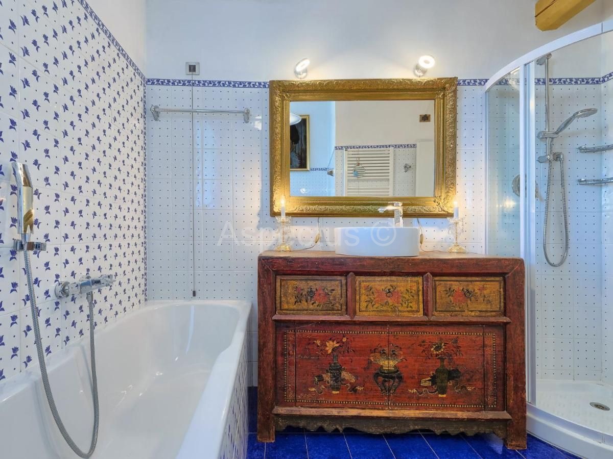 Kamena kuća sa bazenom nadomak plaže, Umag