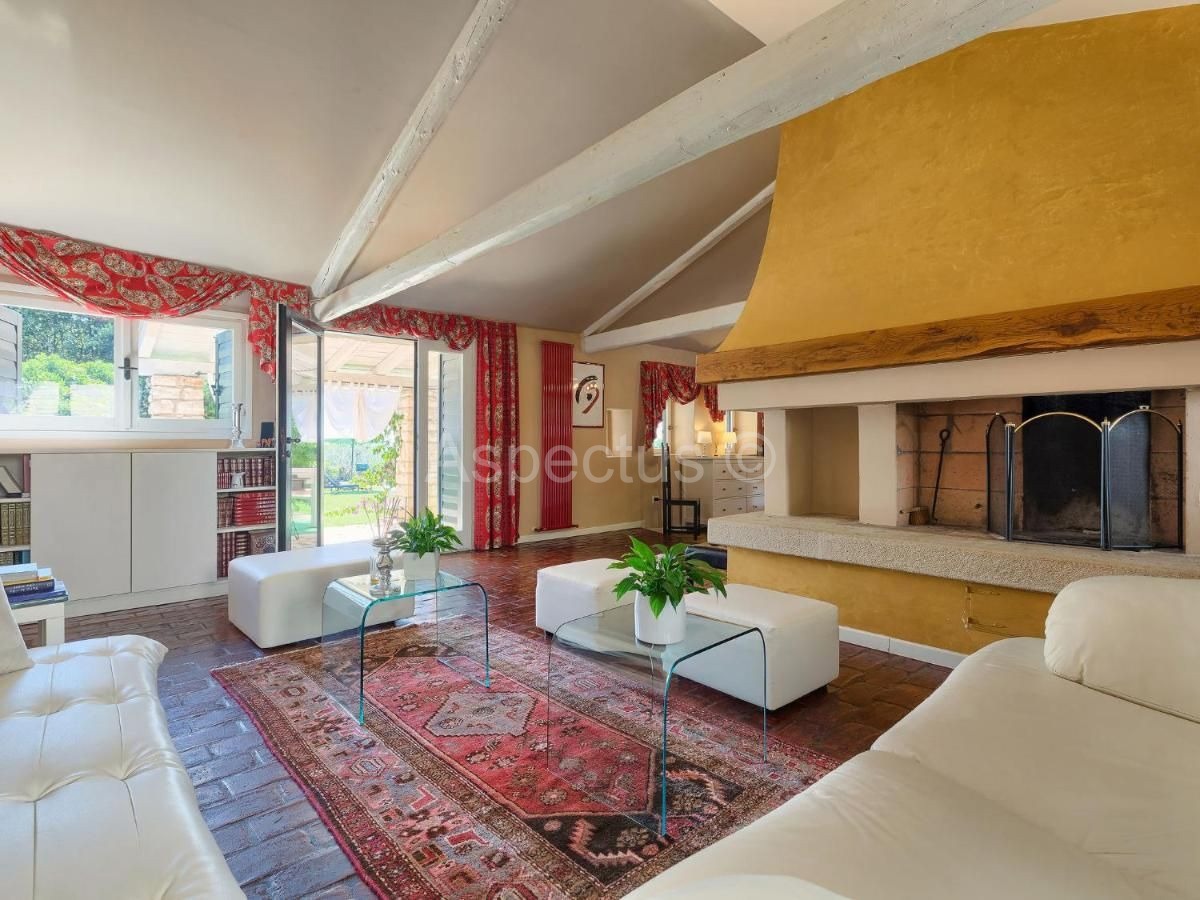 Kamena kuća sa bazenom nadomak plaže, Umag