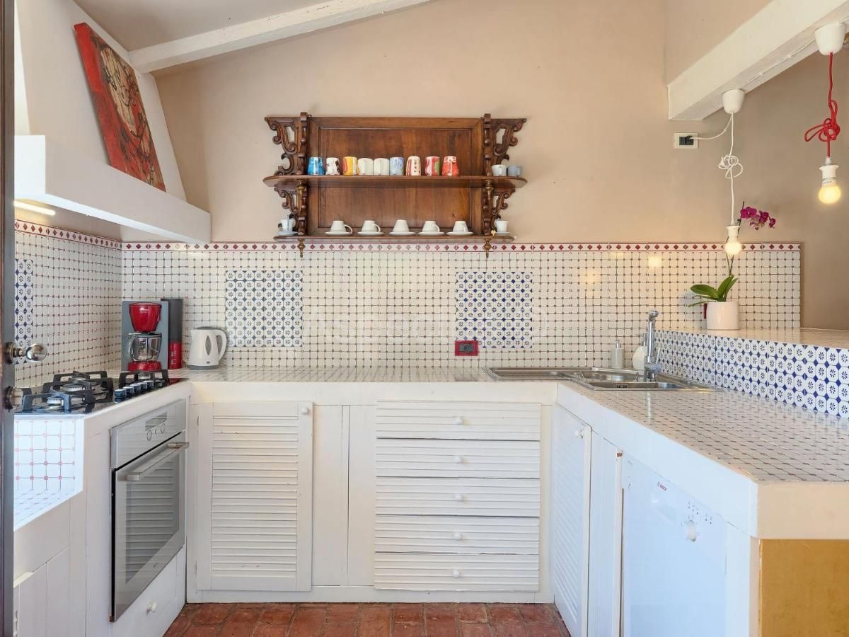 Kamena kuća sa bazenom nadomak plaže, Umag