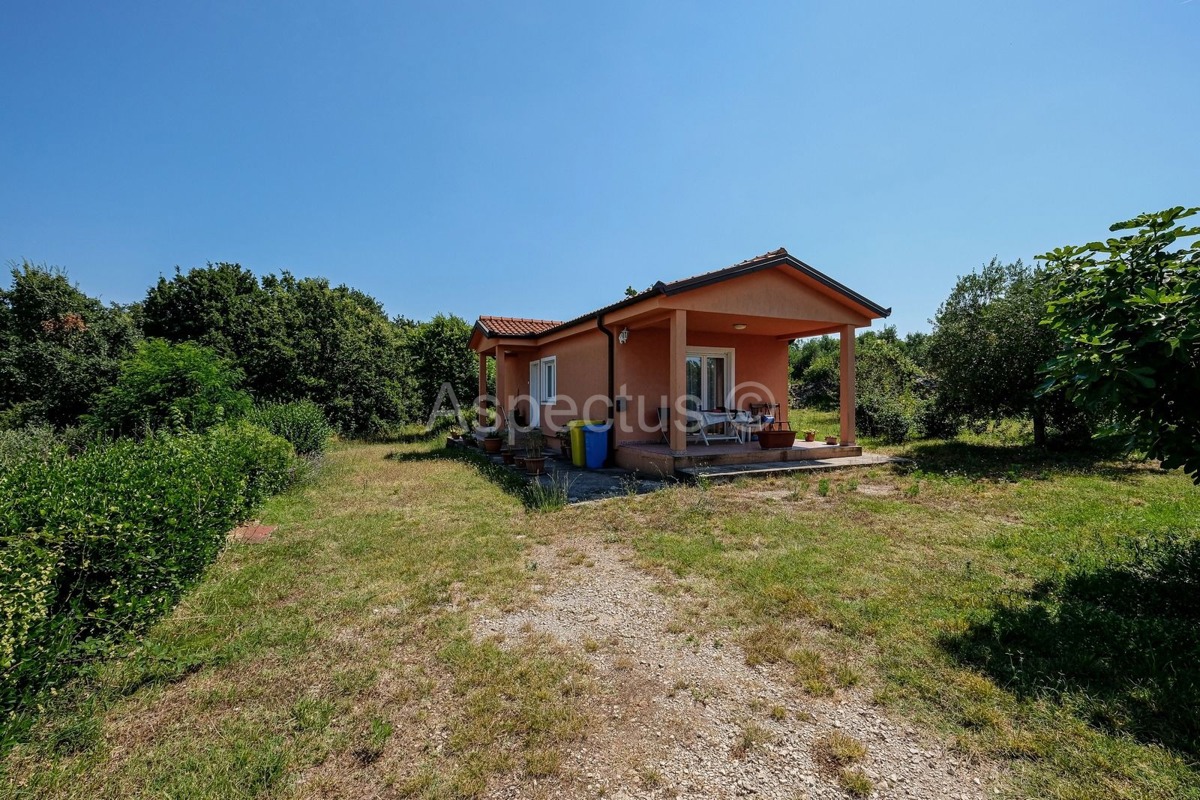 Casa di 63 m2 in un quartiere tranquillo, pronta per essere abitata, Marčana, Duga Uvala