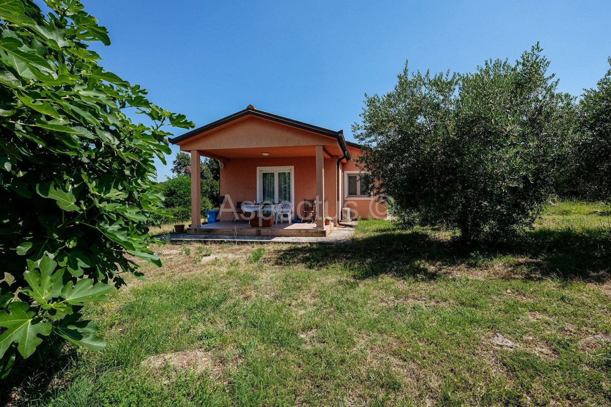 Casa di 63 m2 in un quartiere tranquillo, pronta per essere abitata, Marčana, Duga Uvala