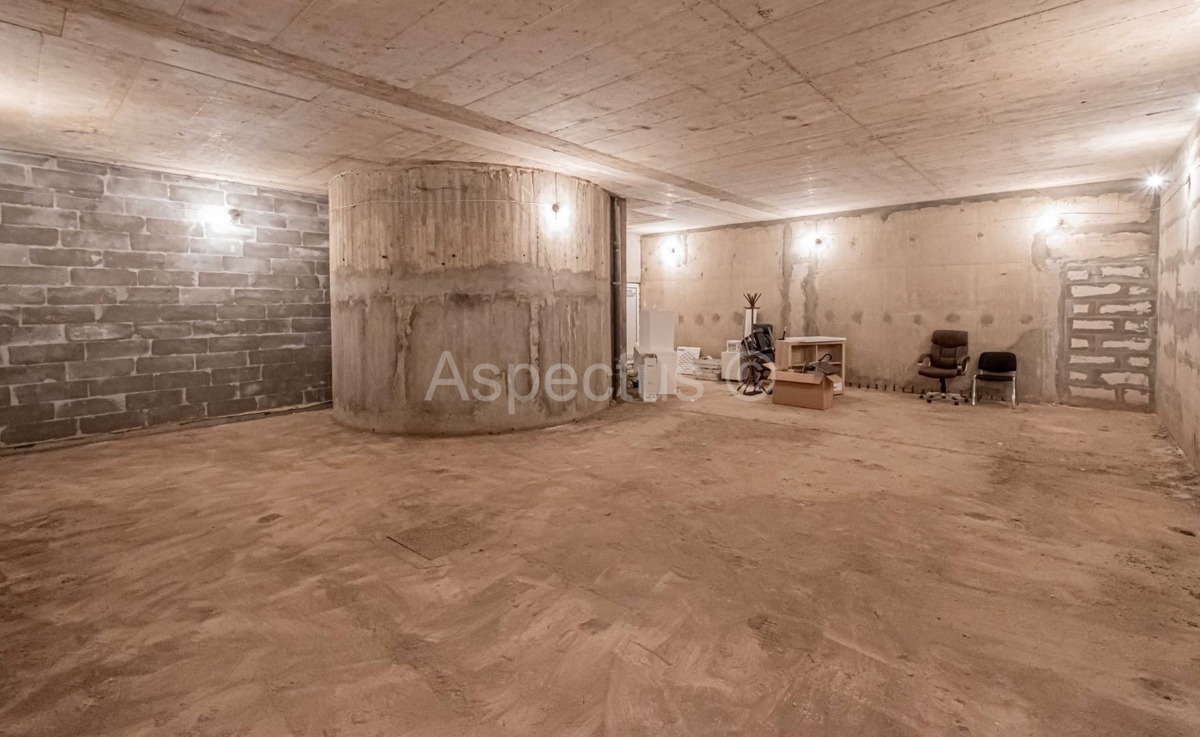 Locale commerciale nel centro città, Pola, Centro | Istria