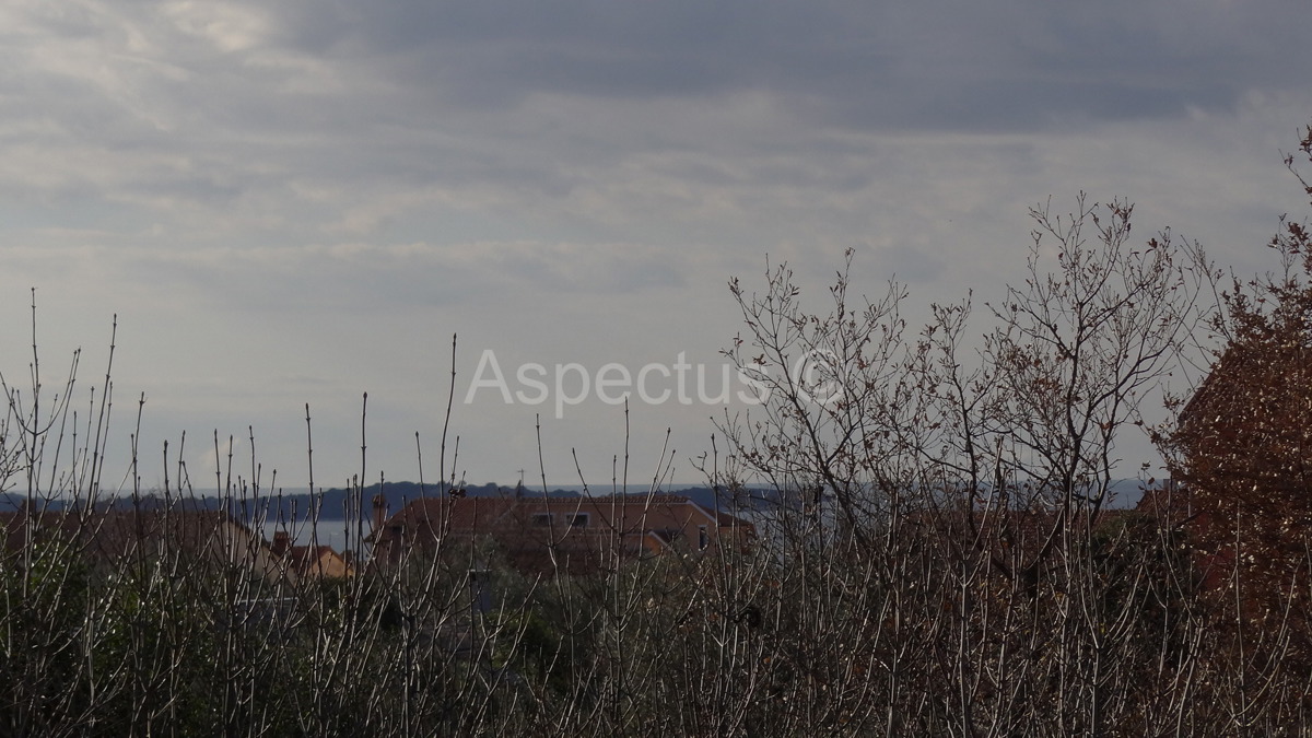 Maslinik, zemljište 2002m2 uz građevinsko područje, Peroj