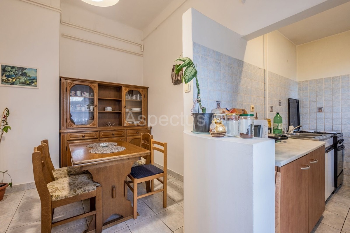 Trosoban stan i zasebna garsonjera, 1.kat, Pula, Monte Zaro