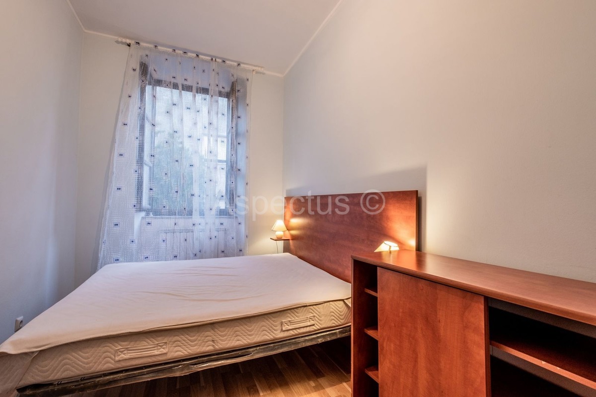 Trosoban stan i zasebna garsonjera, 1.kat, Pula, Monte Zaro