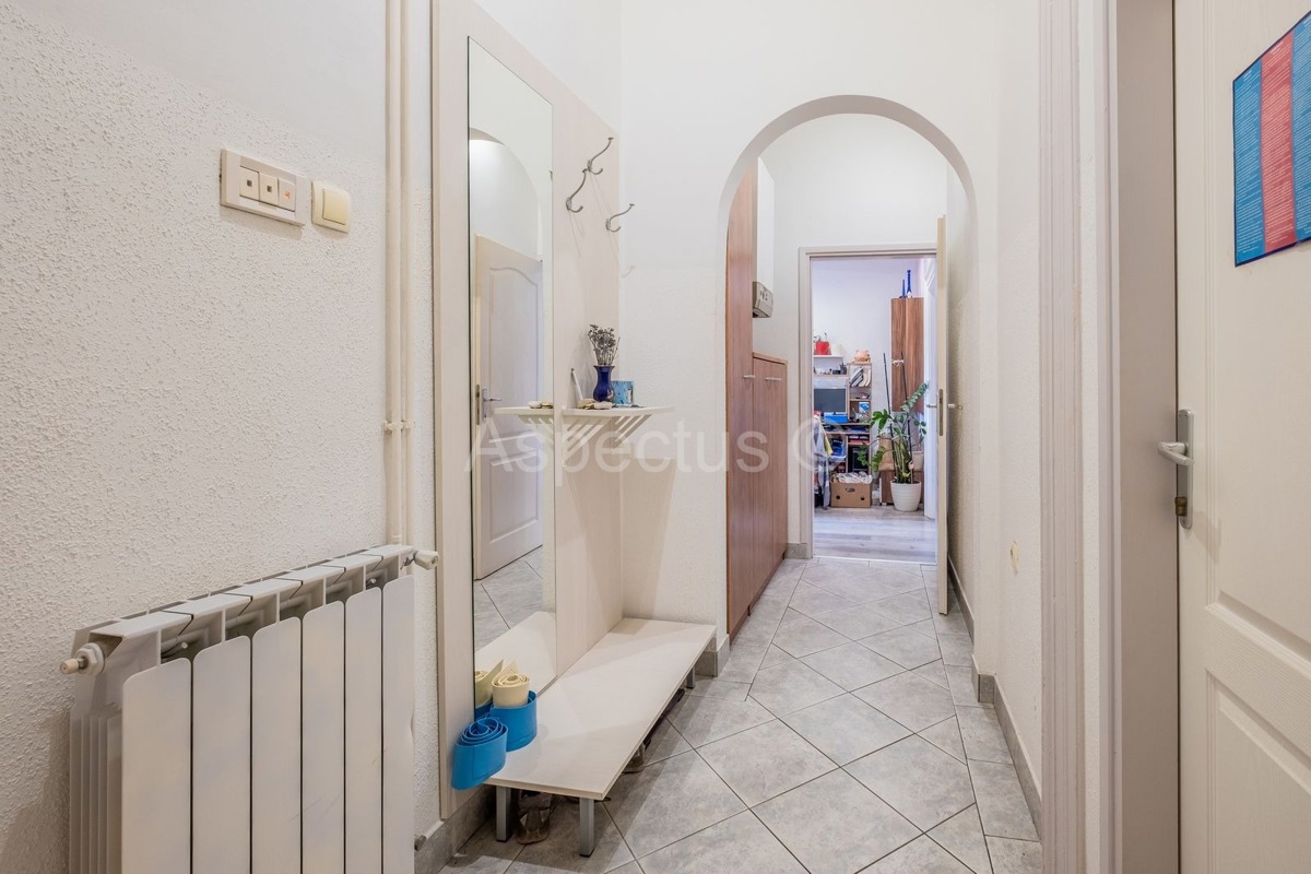 Trosoban stan i zasebna garsonjera, 1.kat, Pula, Monte Zaro