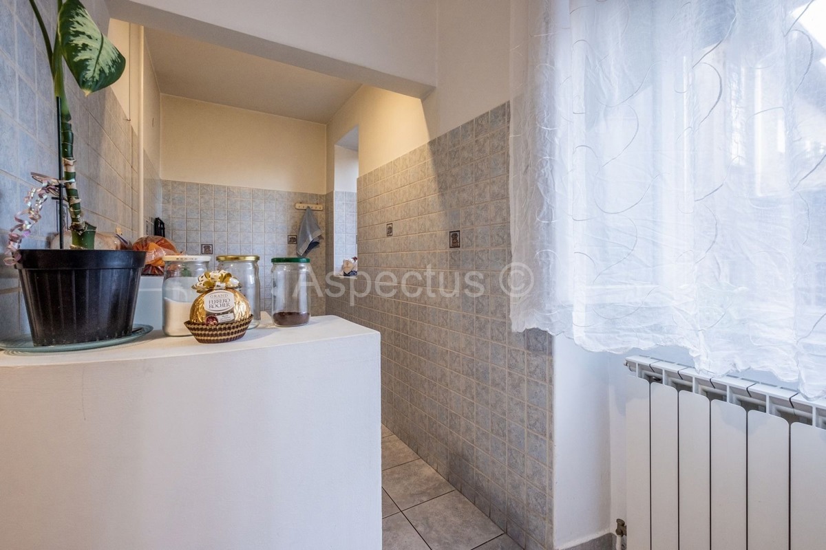 Trosoban stan i zasebna garsonjera, 1.kat, Pula, Monte Zaro