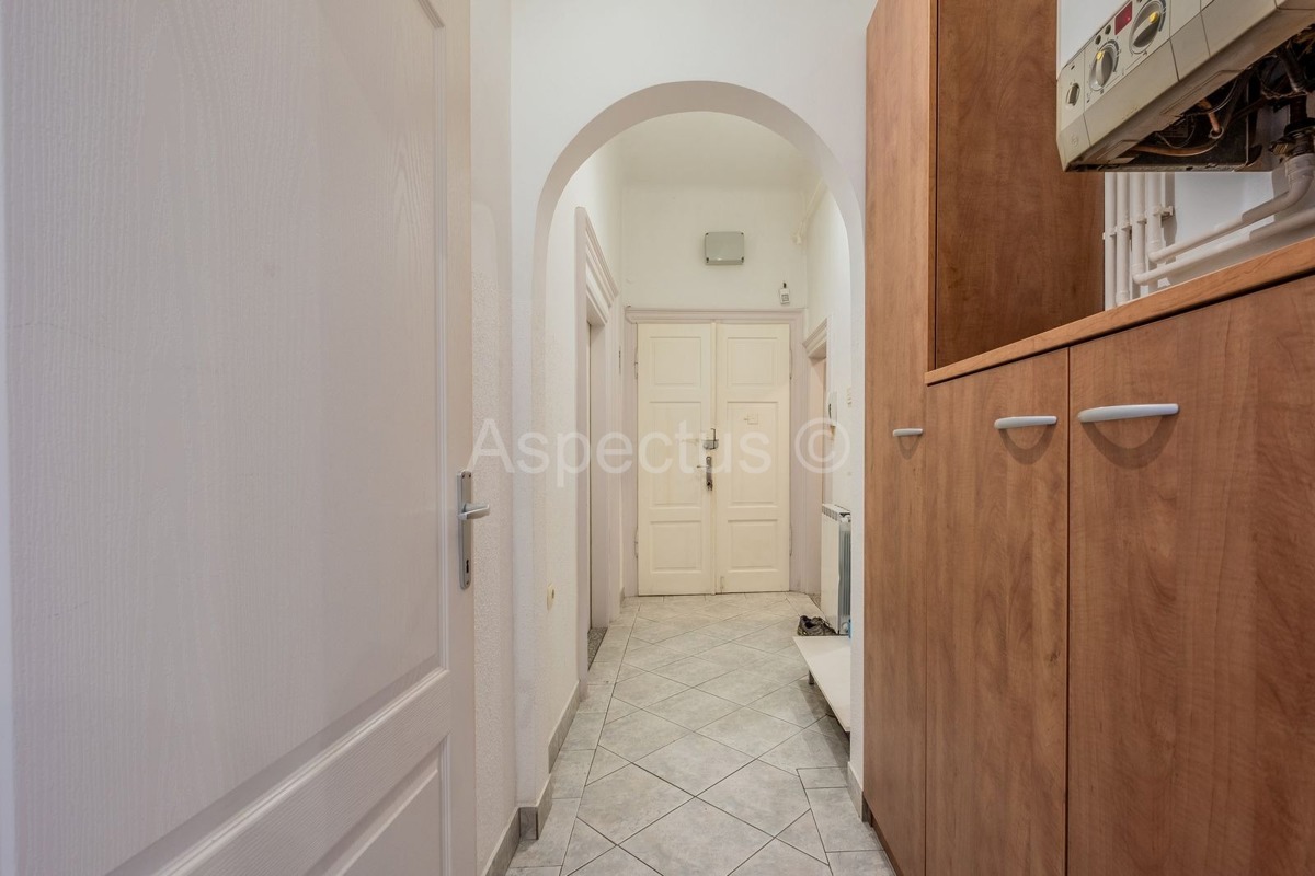 Trosoban stan i zasebna garsonjera, 1.kat, Pula, Monte Zaro