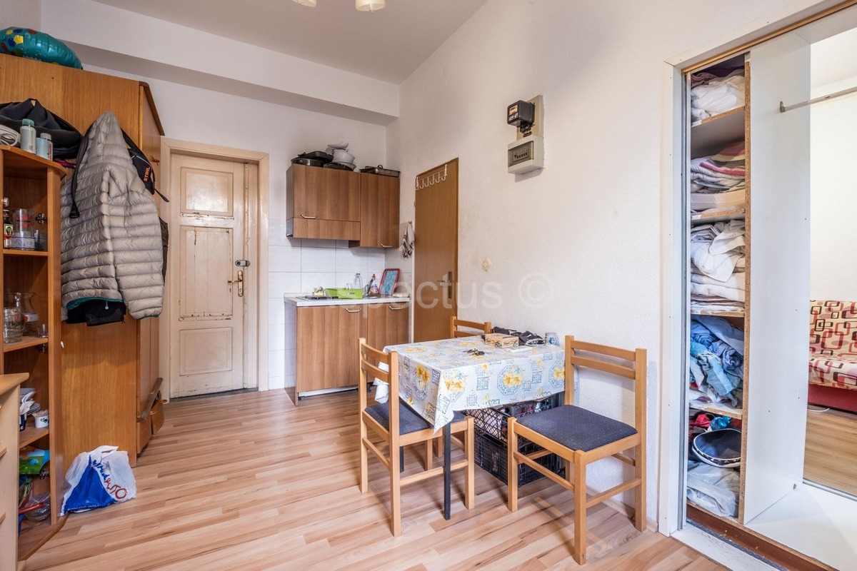 Trosoban stan i zasebna garsonjera, 1.kat, Pula, Monte Zaro