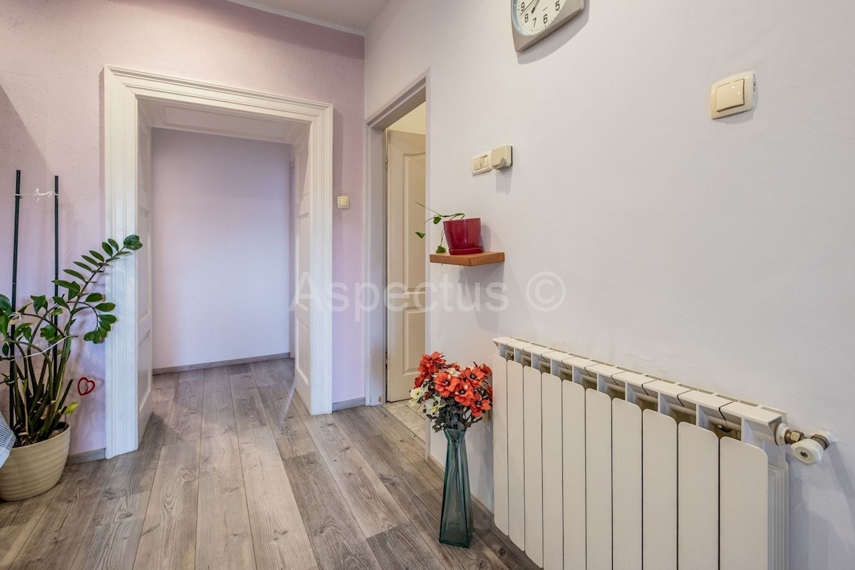 Appartamento con tre camere da letto e studio separato, 1 ° piano, Pola, Monte Zaro