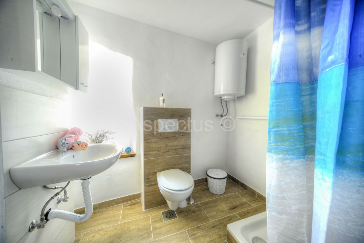 Kamena kuća s 6 spavaćih soba, pogled more, Ližnjan